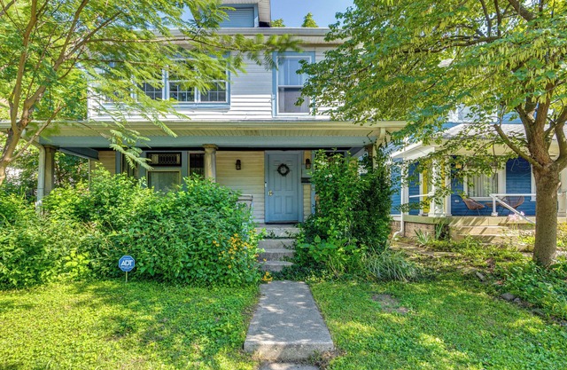 3 Mi to Dtwn Indy: 20th-Century Apt w/Fenced Yard