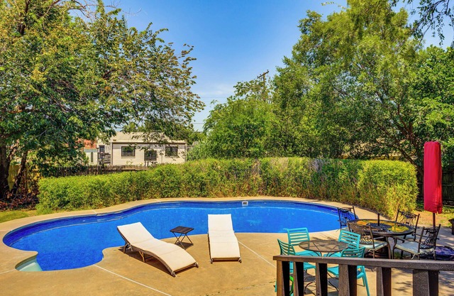 3 Mi to Dtwn OKC: Pet-Friendly Paseo Gem!