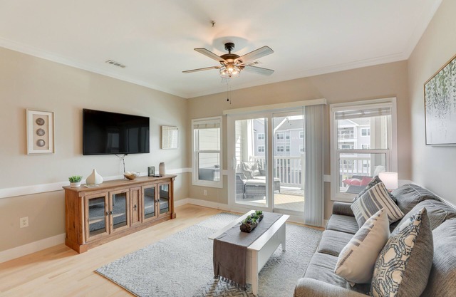 3 Mi to Folly Beach: Condo w/Pool Access!