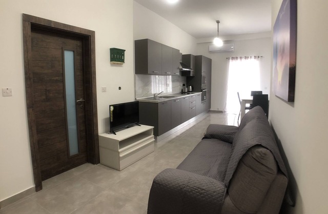 3 min Away from Seafront : 2 Bed Apartment