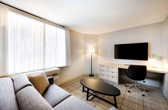 3 Modern Units! Pet-Friendly, Close to New Jersey Colgate Clock