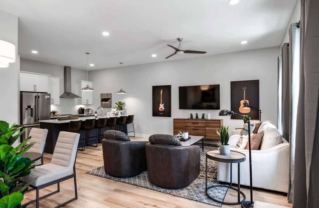 3 Nashville Homes | 3 Hot Tubs | Sleeps 60 Guests