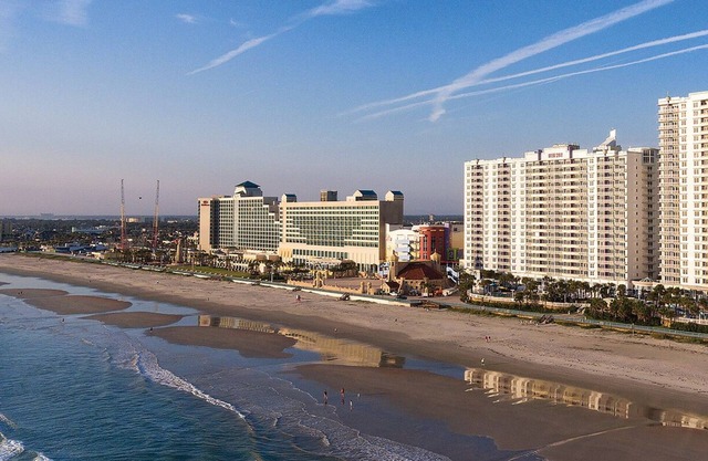 3 NIGHTS at Daytona Beach during BIKE WEEK-end or SPRING BREAK, ON THE BEACH