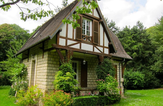3 of cottage oak: Nestled in a clearing in the middle of Vexin regional park