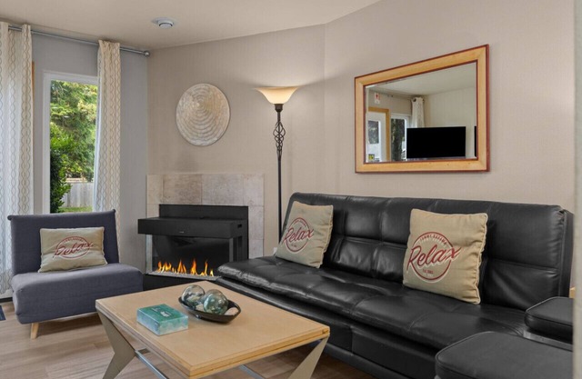 3 Orca Bay: Cozy Town Home | Walk to Beach | Dog-Friendly