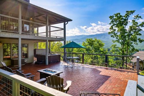 3 Resort pools! Fire Pit! Hot Tub! Nerf Gun Wall! Arcade! Ping Pong! Pickleball!