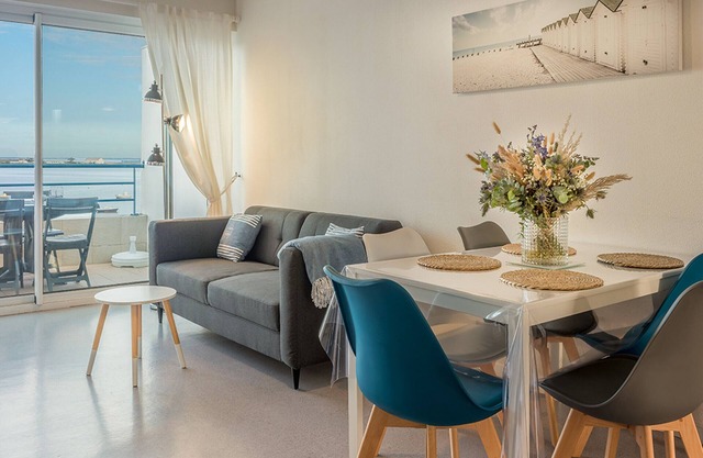 3-room apartment with balcony, close to amenities, parking included