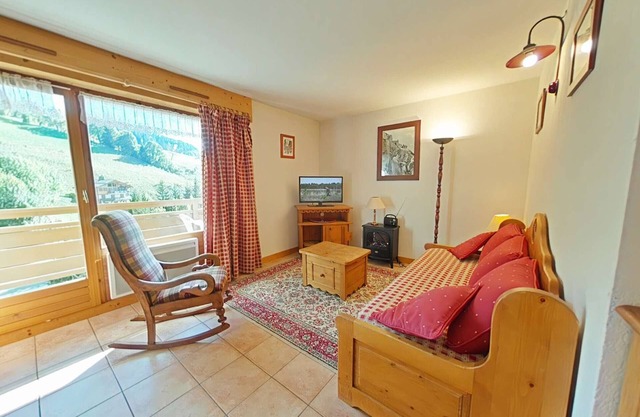 3-room apt, sleeps 6, near shops and slopes, parking included, pets allowed