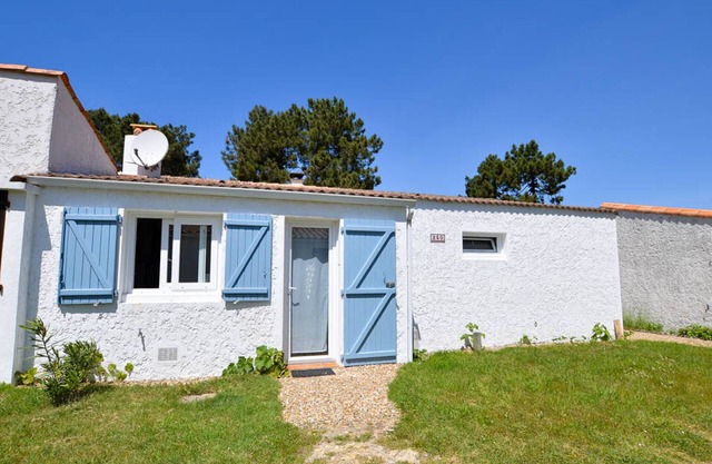 3-Room Villa with WIFI, Pets Allowed, Parking in La Palmyre