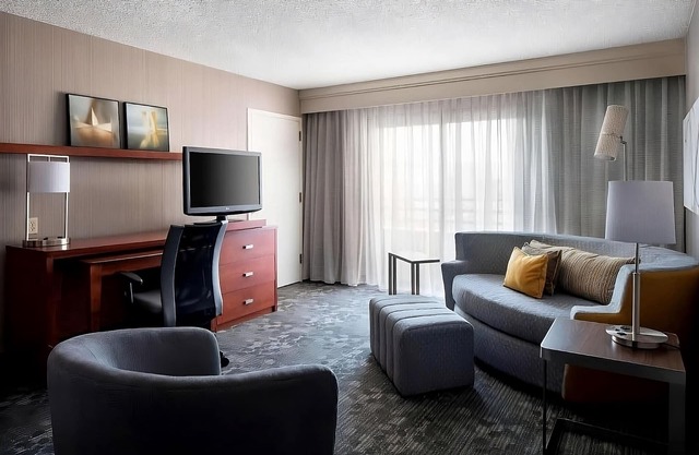 3 Roomy Units, Pool, Pets Are Welcome! Minutes From Hermosa Beach