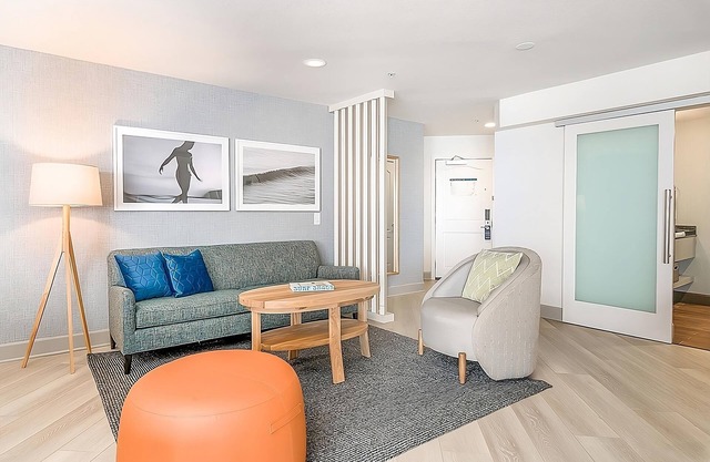 3 Spacious Units with Sea View, Pool Terrace 2 Queen at Beach Terrace