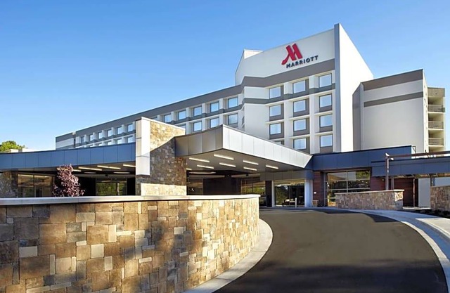 3-Star Hotel ∙ Raleigh Marriott Crabtree Valley