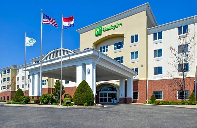3-Star Hotel ∙ Holiday Inn Poplar Bluff, an IHG Hotel