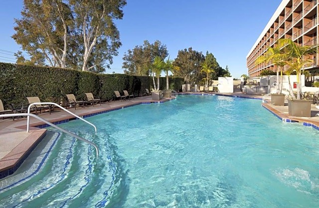 3-Star Hotel ∙ Hilton Orange County/Costa Mesa