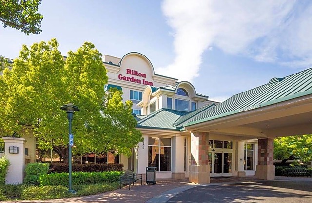 3-Star Hotel ∙ Hilton Garden Inn Fairfield