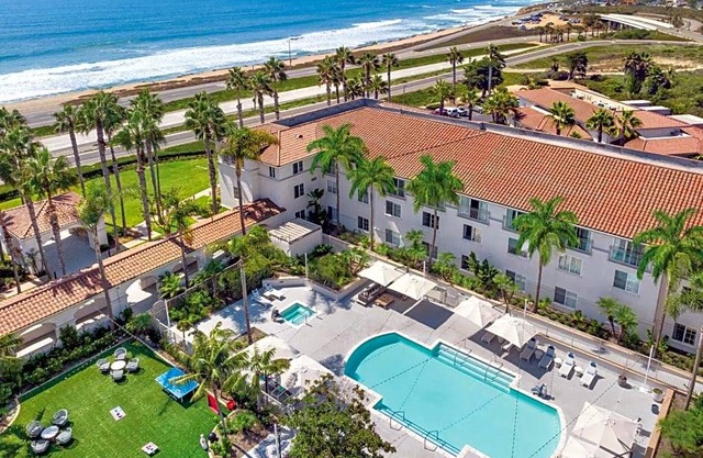 3-Star Hotel ∙ Hilton Garden Inn Carlsbad Beach