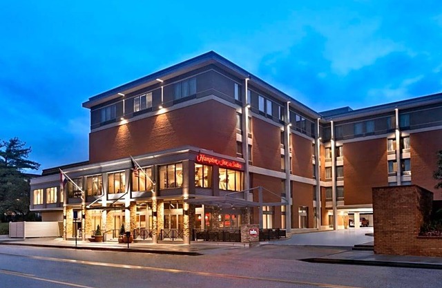 3-Star Hotel ∙ Hampton Inn and Suites Clayton/St. Louis-Galleria Area