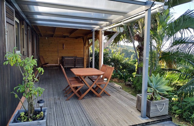 3-star Lounge des hauts house with ocean & nature view