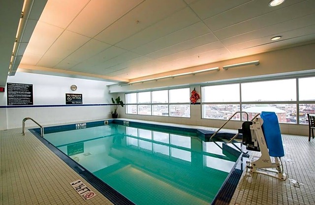 3-Star Hotel ∙ Hampton Inn & Suites Boston Crosstown Center