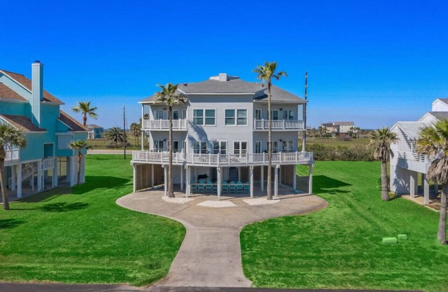 3-Story Beach House with Amazing Ocean Views