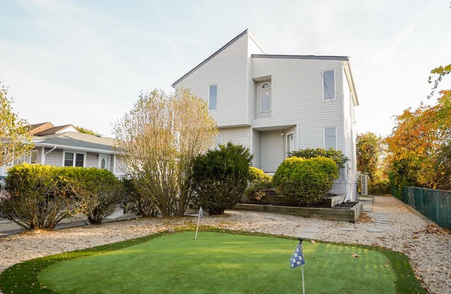 3 Story Beach Waterview, 3 KING bed, golf putting green!