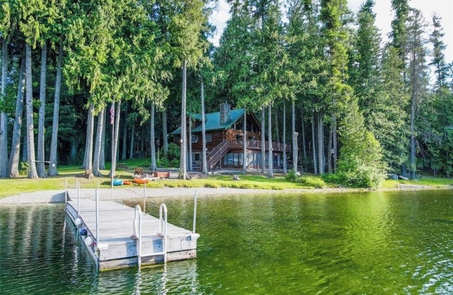 3-Story Lake-Front Log Home with Private Beach Access on Bull Lake, MT