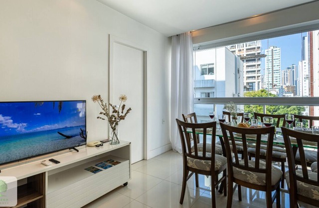 3 suites with air conditioning, hot tub, garage