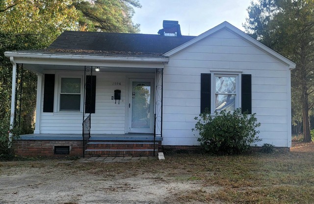 3 Sunflower Serenity Retreat 3 bedroom 1.5 bathroom, kitchen, laundry and shed
