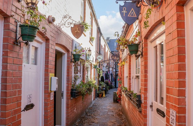 3 THE VAULTS, romantic in Glastonbury