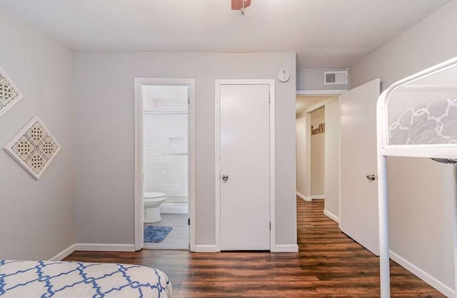 3 Units - Sleeps 24 - Mins. to Downtown/Airport