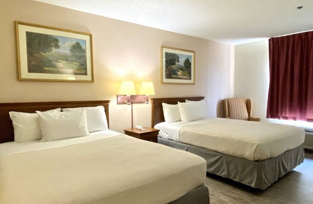 3 x Non-Smoking Two Queen Beds at FairBridge Inn Express Mt Vernon