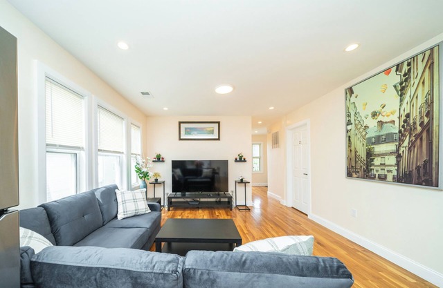 30/3 - 3BR Boston - Cozy Apt near Franklin Park Zoo