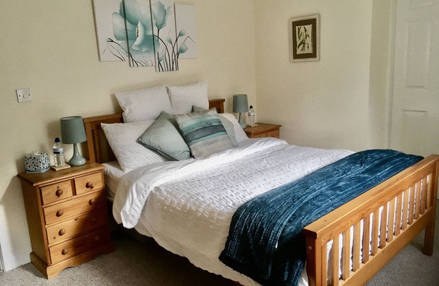30 Chapel St, Caernarfon. Ground floor with garden