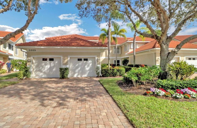 30-day minimum lease | Carlton Lakes | 2bs/2ba | Furnished Villa w/Den
