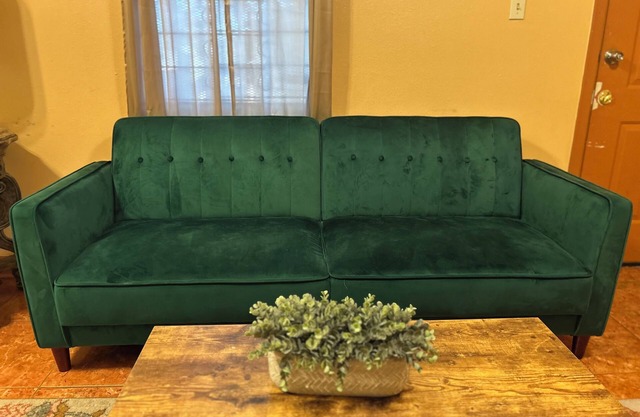 30 Day Spacious 5-bedroom House in New Orleans! Rent Entire Suite or Room.