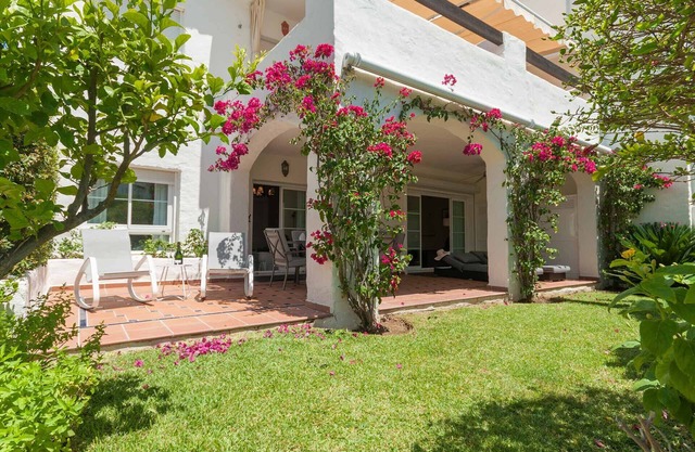 30 - Las Adelfas Garden Apartment
