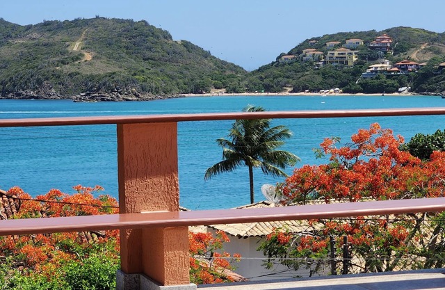 30 meters from Ferradura beach, swimming pool, barbecue, sauna and sea view.