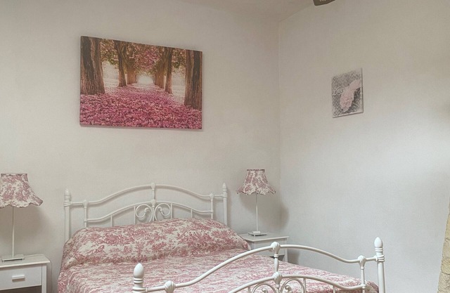 30 minutes from Futuroscope, lovely fully-equipped country gîte.