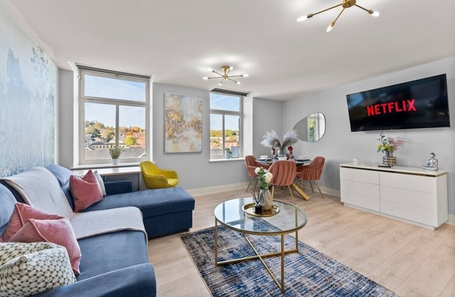 30% off! Sleek Apartment - 10 Minutes From Leeds
