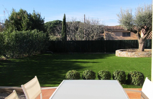 300 m from the beach, lovely new house in St Tropez with large garden