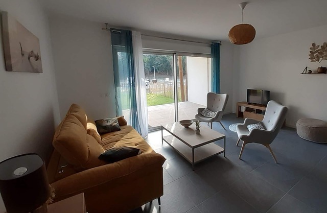 300 m from the ocean, new apartment, sleeps 6