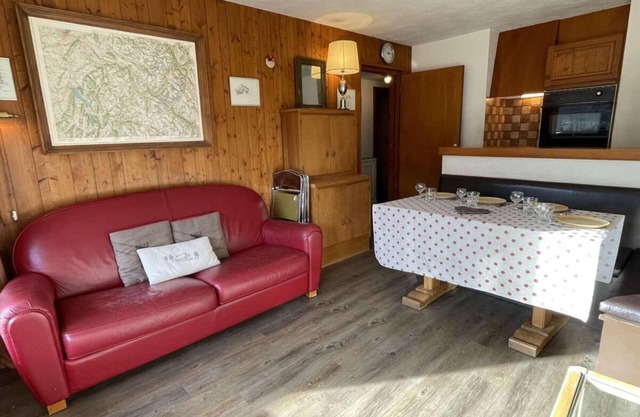 300m from resort center, 3rd floor, parking, tv, ski locker, 35m², Praz sur Arly