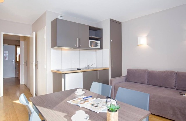 300m from ski slopes, balcony, parking, tv, ski locker, 25m², Pra Loup