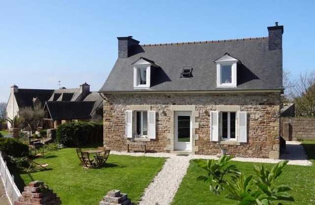 300m from the SEA, Breton house with large garden and sea view - WIFI
