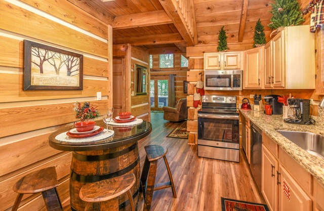 300MB WIFI, Pets Welcome, Hot Tub, Arcade, Fire Pit