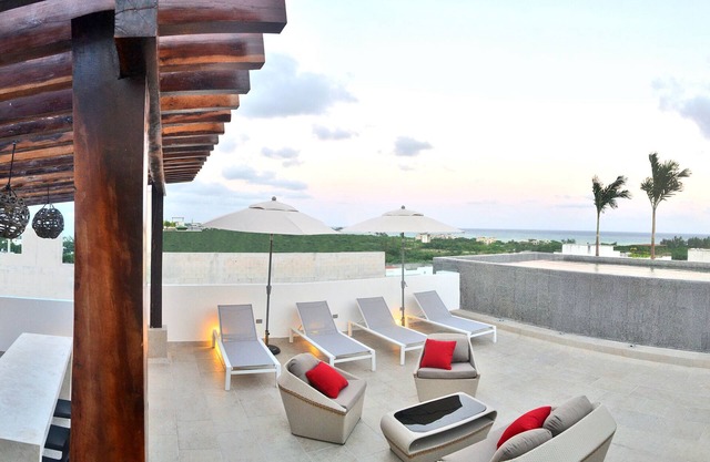 303 Beautiful apart meters away from the sea with a rooftop pool pet friendly!