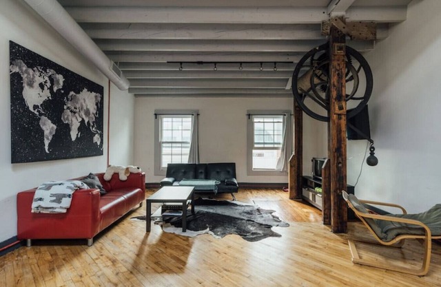 307 - BUILDING · ☆ RARE 4 STORY TOWNHOUSE FOR GROUPS ☆