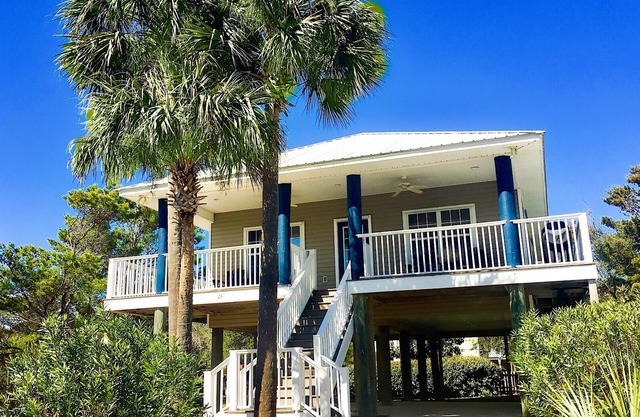 30A Gulfview Heights, Private Pool - Blue Parrot Cottage, steps to beach, dining