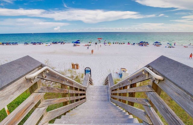 30A ~ Private Pool ~ Golf Cart ~ Screened In Porch