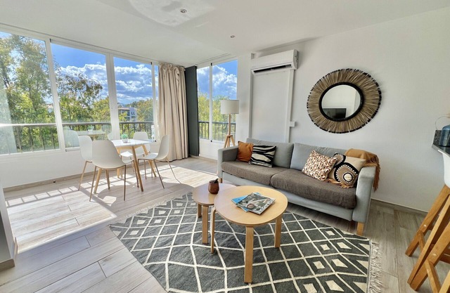 31 - Flat near the beach 800 m away from Puerto Banus